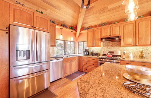 Lake Forest Casa | Lake Tahoe Home w / Hot Tub ~ 10Mi a Squaw Valley Ski