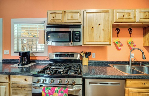 Kingston Casa | 1 Mi to Lake Texoma Access: Home w/ Deck