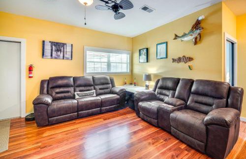 Kingston Casa | 1 Mi to Lake Texoma Access Home with Deck