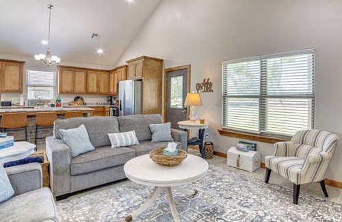 Kingston Casa | 1 Mi to Lake Texoma: Family Retreat w/ Yard