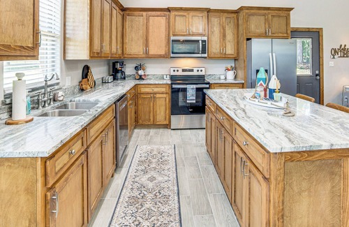 Kingston Casa | 1 Mi to Lake Texoma: Family Retreat w/ Yard
