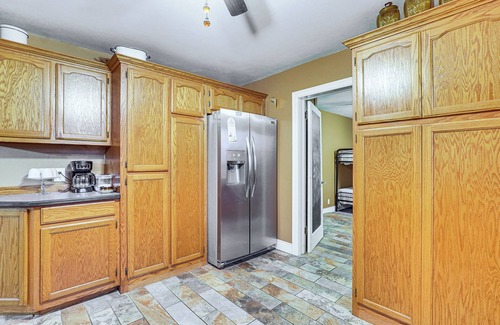 Berryville Casa | < 1 Mi to Main St Berryville: Spacious Family Home