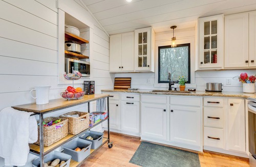 Somerdale Cabina | 1 Mi to Marina: Cabin w/ Views Near Atwood Lake!