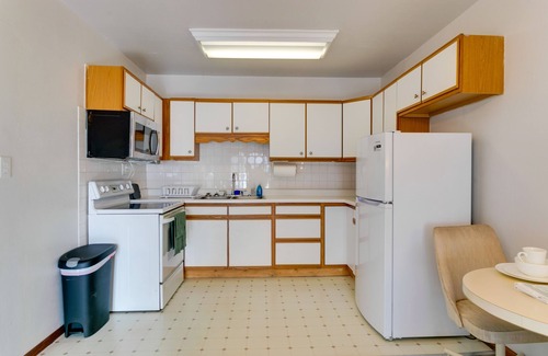 Aurora Apartamento | 1 Mi to Metro Station: Cozy Aurora Horse Farm Apt!