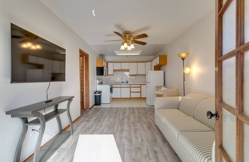 Aurora Apartamento | 1 Mi to Metro Station: Cozy Aurora Horse Farm Apt!