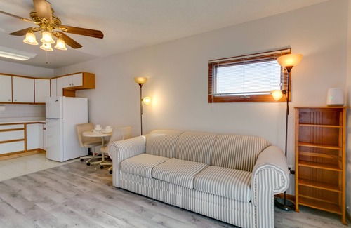 Aurora Apartamento | 1 Mi to Metro Station: Cozy Aurora Horse Farm Apt!
