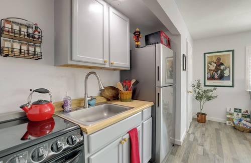 Old Southwest Apartamento | < 1 Mi to Midtown: Pet-Friendly Apt in Reno