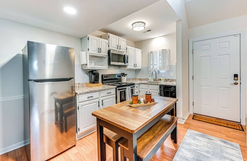 Norwich Apartamento | 1 Mi to Mohegan Sun: Studio w/ Pool Access
