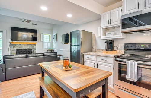 Norwich Apartamento | 1 Mi to Mohegan Sun: Studio w/ Pool Access