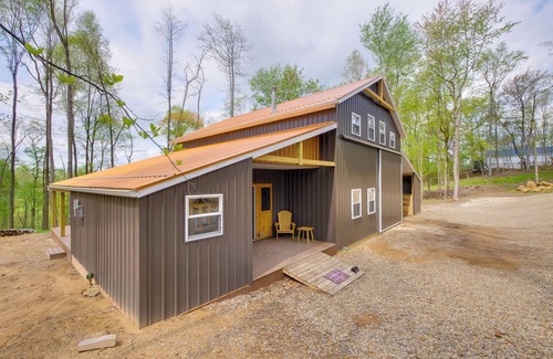 Blissfield Cabina | 1 Mi to Mohican River: Wooded Retreat w/ Trails!