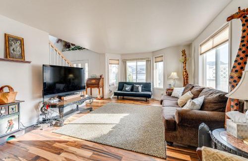 Moses Lake Casa | 1 Mi to Moses Lake Home with Private Yard and Hot Tub