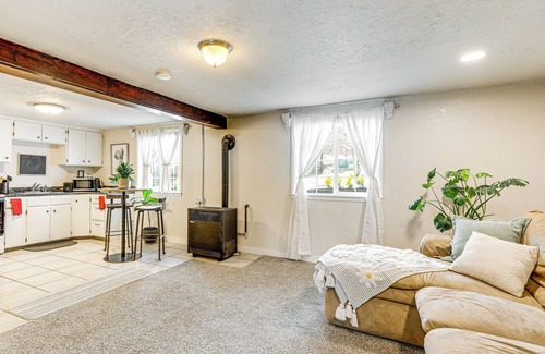 Granite Falls Casa | 1 Mi to Mountain Loop Highway: Cozy Home w/ Yard!