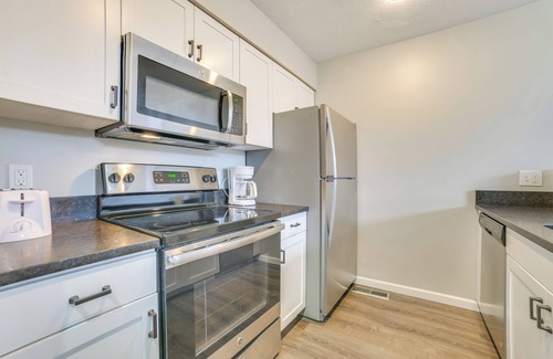 Harbor Springs Condominio | 1 Mi to Nubs Nob Ski Resort: Harbor Springs Condo