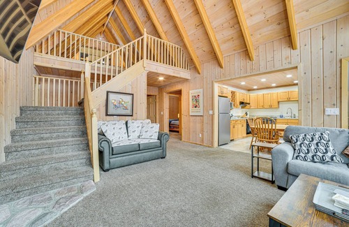 Harbor Springs Cabina | < 1 Mi to Nubs Nob Ski: Cabin w/ Sauna & Deck!