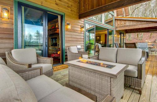 Glenville Casa | 1 Mi to Panthertown Valley Mountain Lodge with Deck
