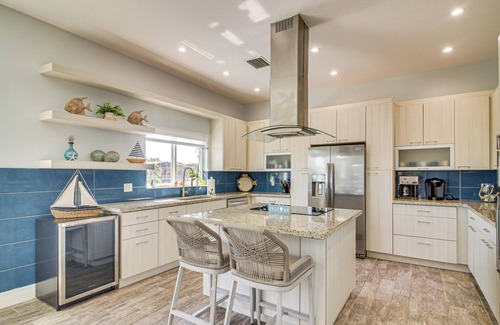 Twin Lakes Casa | < 1 Mi to Pennekamp State Park: Luxe Home w/Dock!