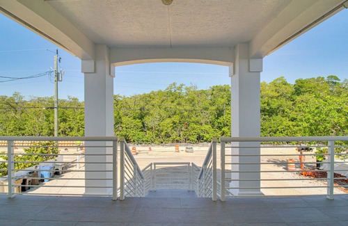 Twin Lakes Casa | < 1 Mi to Pennekamp State Park: Luxe Home w/Dock!