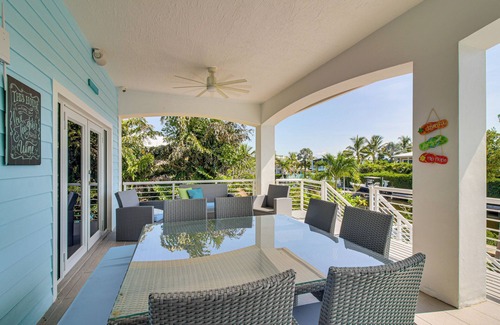 Twin Lakes Casa | < 1 Mi to Pennekamp State Park: Luxe Home w/Dock!