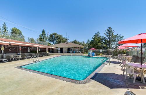 Groveland Casa | 1 Mi to Pine Mountain Lake Marina Yosemite Cabin!