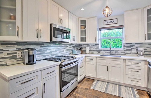 Garden Isles Casa | 1 Mi to Pompano Beach: Vacation Rental w/ Pool!