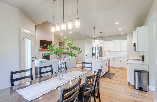 Lava Hot Springs Casa | 1 Mi to Pools: Chic Lava Hot Springs Home