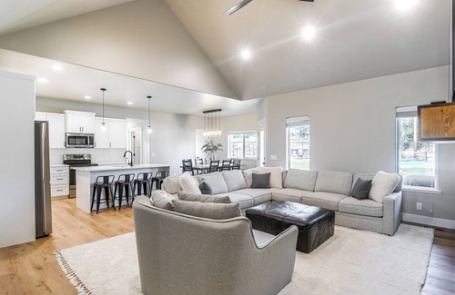 Lava Hot Springs Casa | 1 Mi to Pools: Chic Lava Hot Springs Home