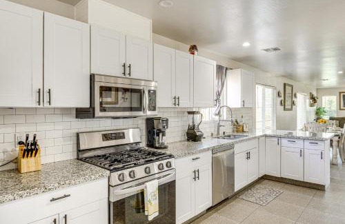 Bakersfield Casa | 1 Mi to Rabobank Arena Home with Gazebo!