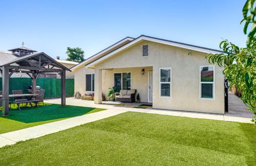 Bakersfield Casa | 1 Mi to Rabobank Arena Home with Gazebo!