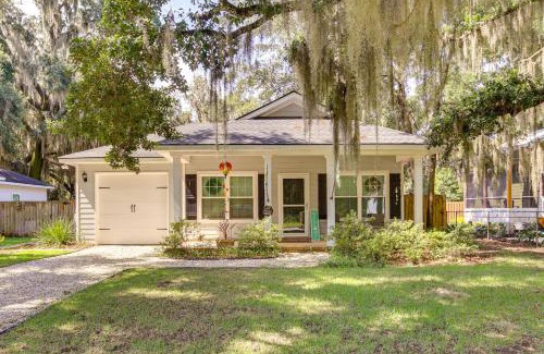Darien Casa | 1 Mi to Riverfront Darien Family Home