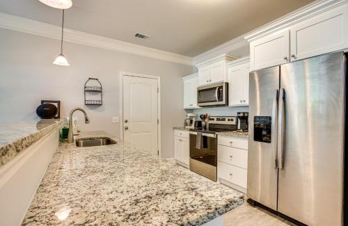Darien Casa | 1 Mi to Riverfront Darien Family Home