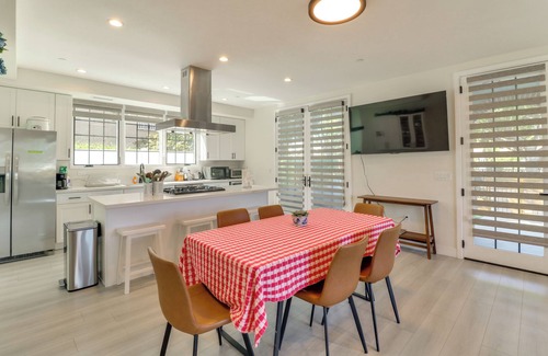 North Central Casa | 1 Mi to Rose Bowl: Pasadena Home w/ Fenced Yard!