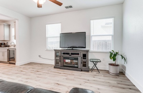 Lathrop Apartamento | 1 Mi to San Joaquin River: Studio w/ Pool Access