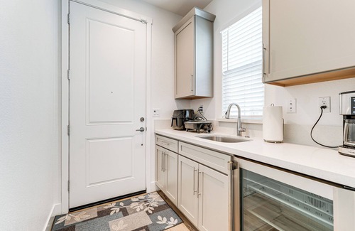Lathrop Apartamento | 1 Mi to San Joaquin River: Studio w/ Pool Access