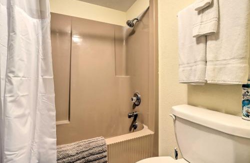Osage Beach Apartamento | 1 Mi to Shops and Dining Idyllic Lakeside Getaway!