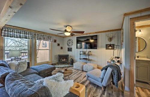 Beech Mountain Apartamento | 1 Mi to Skiing Beech Mountain Condo with Fireplace!