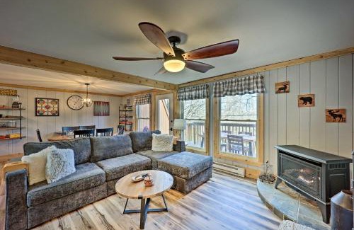 Beech Mountain Apartamento | 1 Mi to Skiing Beech Mountain Condo with Fireplace!