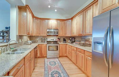 Angel Fire Condominio | 1 Mi to Skiing: Mtn-View Condo in Angel Fire!