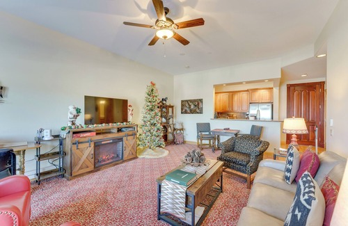 Angel Fire Condominio | 1 Mi to Skiing: Mtn-View Condo in Angel Fire!