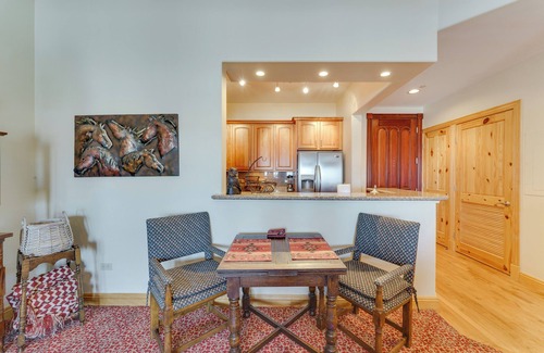 Angel Fire Condominio | 1 Mi to Skiing: Mtn-View Condo in Angel Fire!