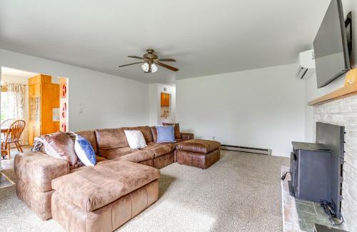 Carnation Casa | 1 Mi to Snoqualmie River Pet-Friendly Home!