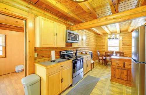 Pocahontas Cabina | < 1 Mi to Spearhead ATV Trails: Cabin w/ Deck!