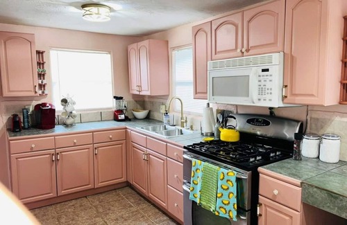 Griffin Heights Casa | 1 mi to Stadium-dog friendly-fence yrd