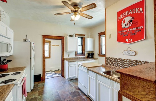 Lincoln Casa | 1 Mi to UNL: Group Getaway w/ Game Area