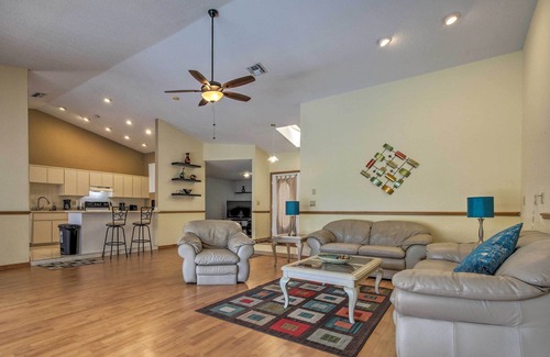 Spring Hill Casa | Spring Hill Home w / Lanai - 1. 6 millas a Weeki Wachee