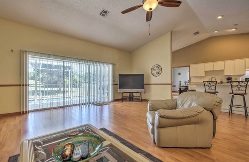 Spring Hill Casa | Spring Hill Home w / Lanai - 1. 6 millas a Weeki Wachee