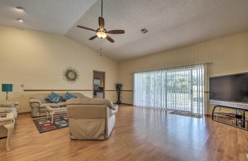 Spring Hill Casa | 1 Mi to Weeki Wachee Home with Pool in Spring Hill