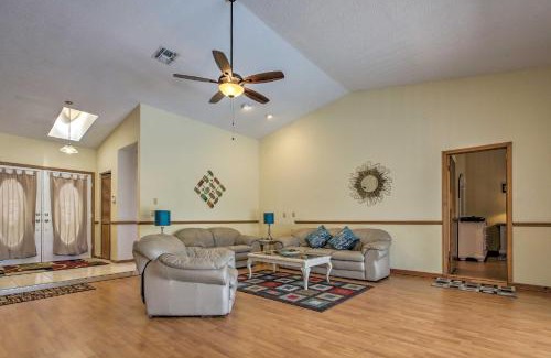 Spring Hill Casa | 1 Mi to Weeki Wachee Home with Pool in Spring Hill