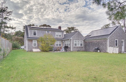 South Yarmouth Apartamento | 1 Mi to Windmill Beach South Yarmouth Apt!