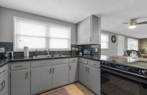 Nashport Casa | 1 Mile from Buckeye Lake - New 2023 HOT TUB and Dog Friendly