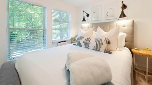 Five Points South Casa | 1 mile from UAB Hospitals Amenities Galore And King Bed